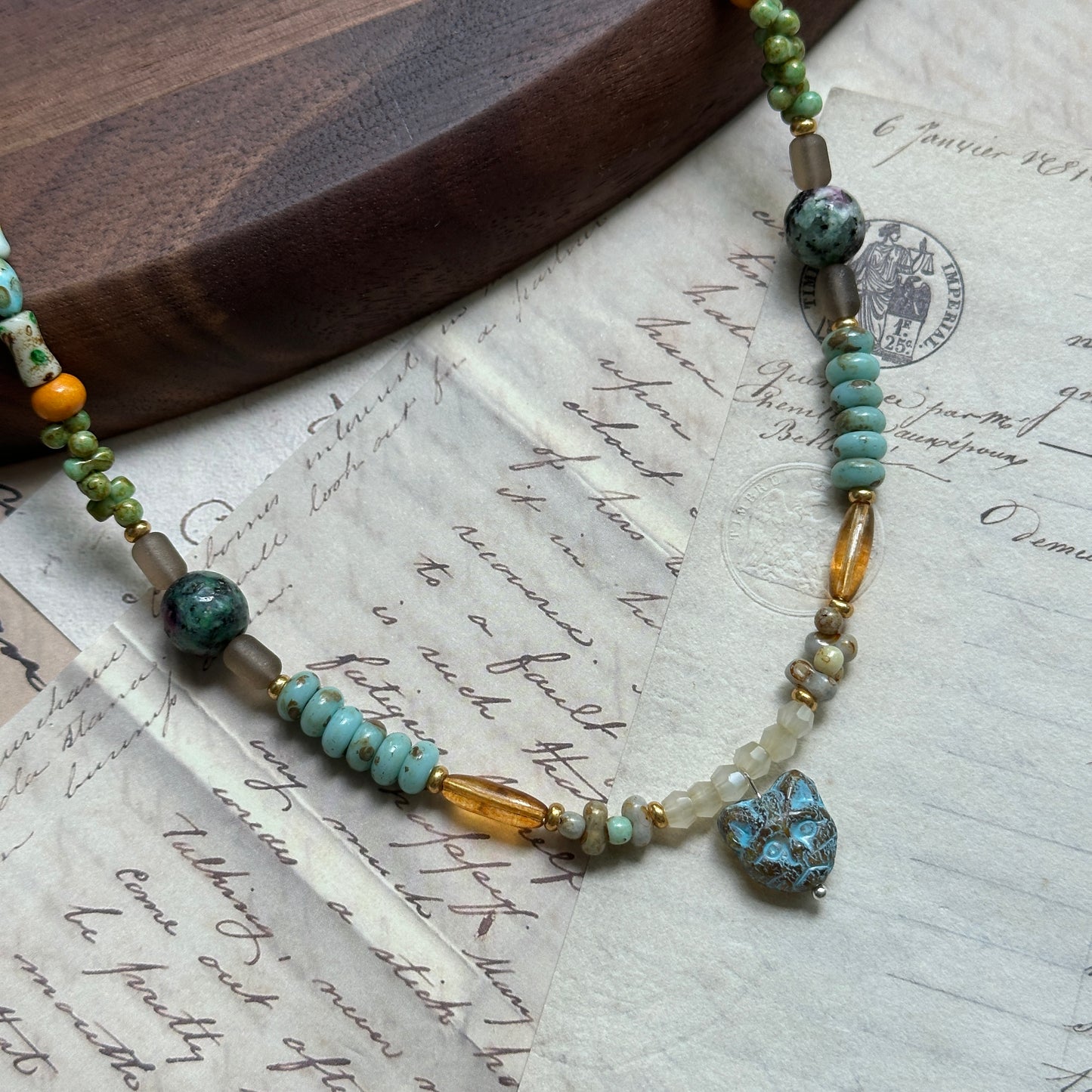 Collar de búho verde