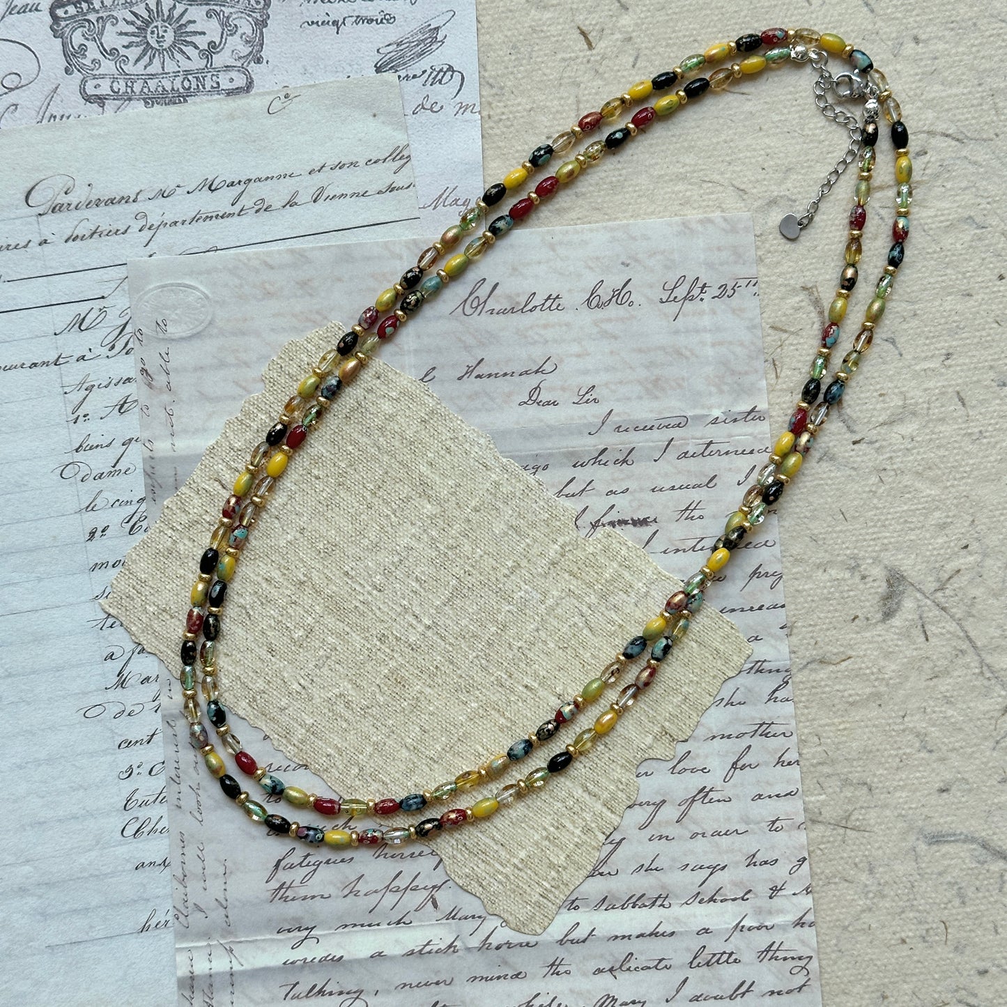 Collar tribal brillante