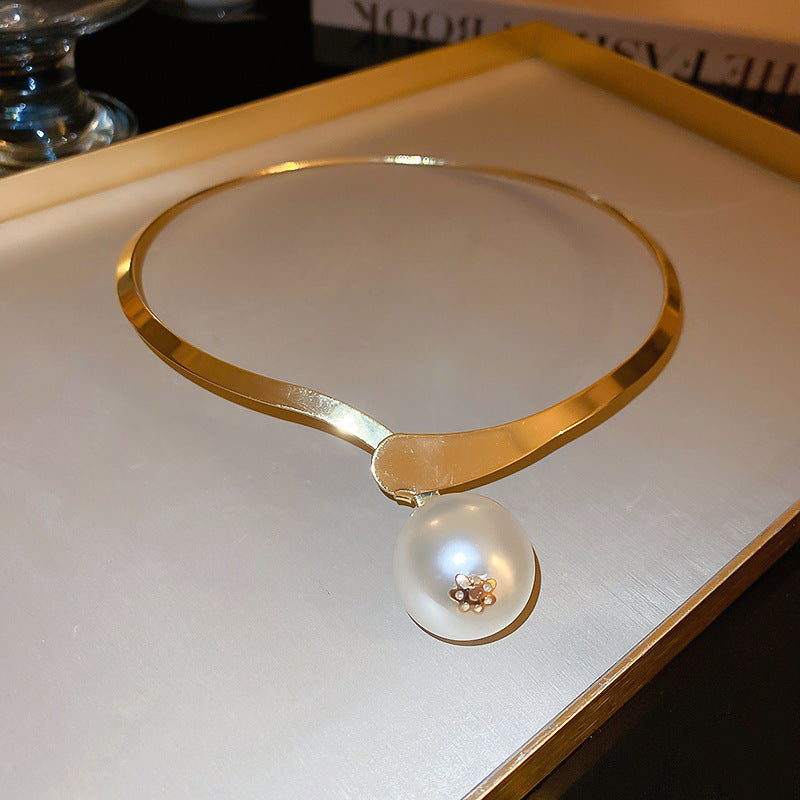 Glazenya Irregular Cross Pearl Choker — close-up of cross motif and pearls