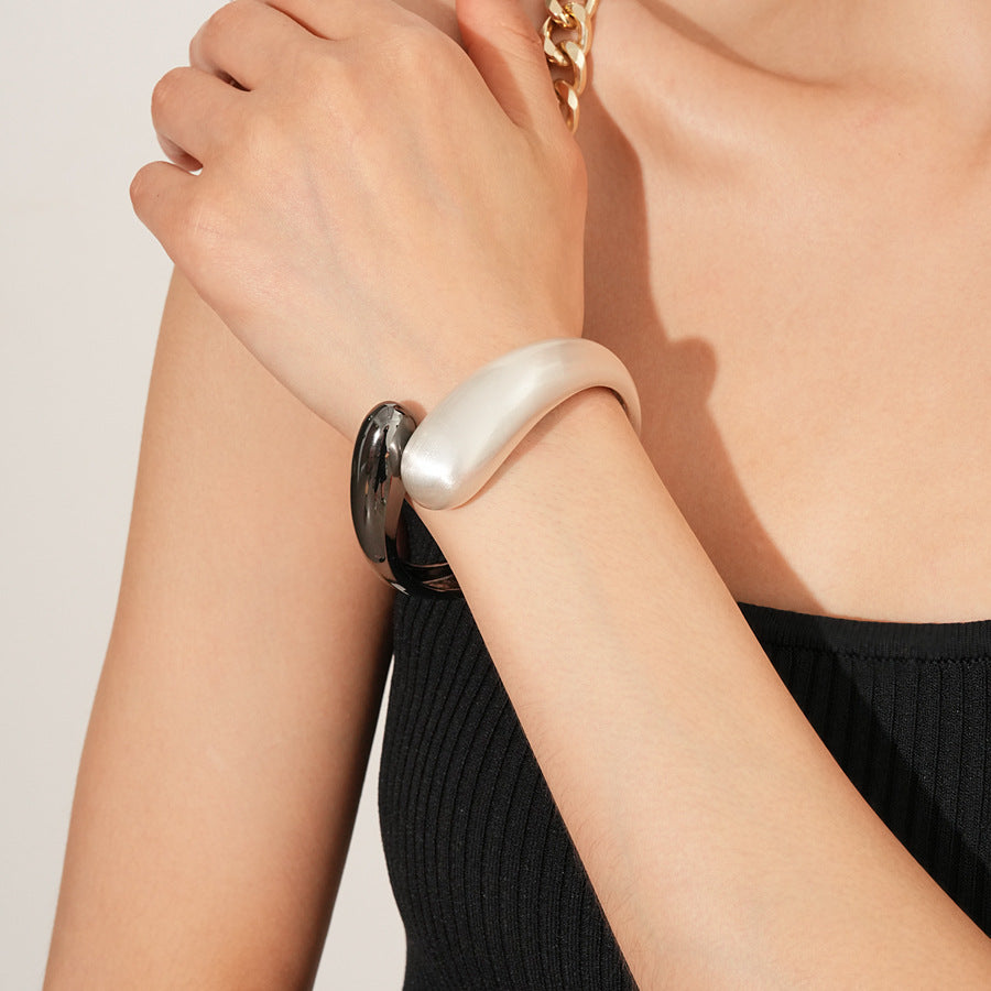 Fluid Fusion Duo Bangle in Gold and Silver – sculptural hinged design, high-gloss finish – Glazenya