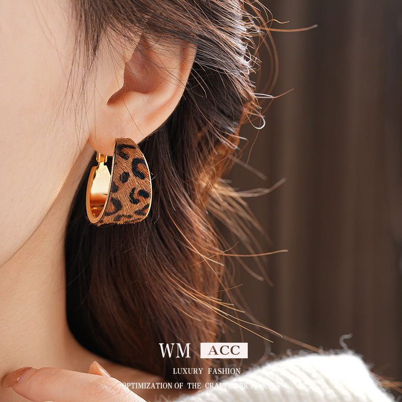 Bold Leopard Print Hoop Earrings with gold plating and 925 silver needle – high-end autumn winter statement jewelry
