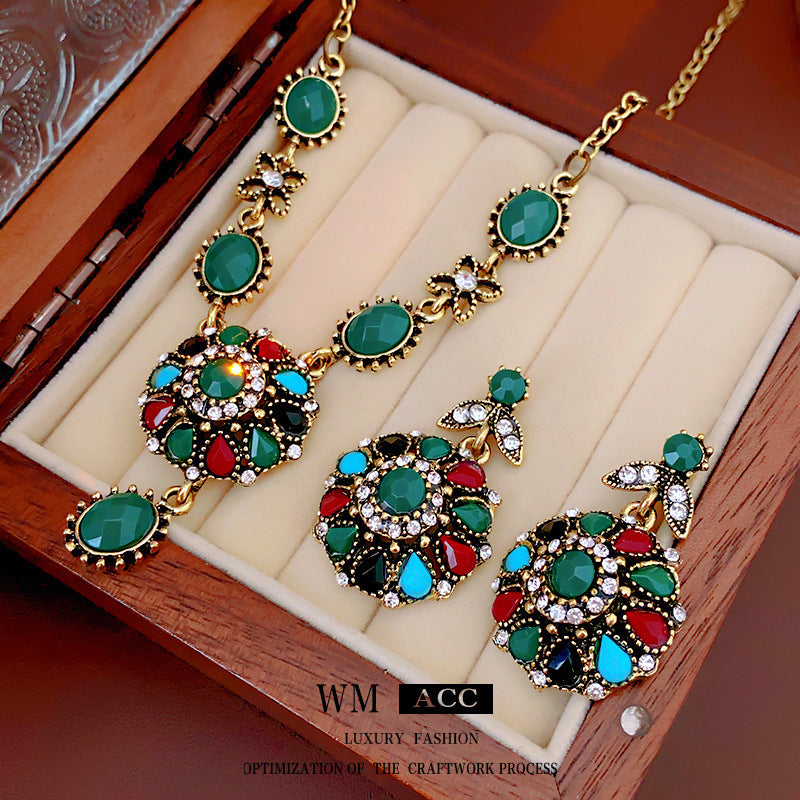 Medieval Luxe Statement Necklace – Vintage Geometric Series