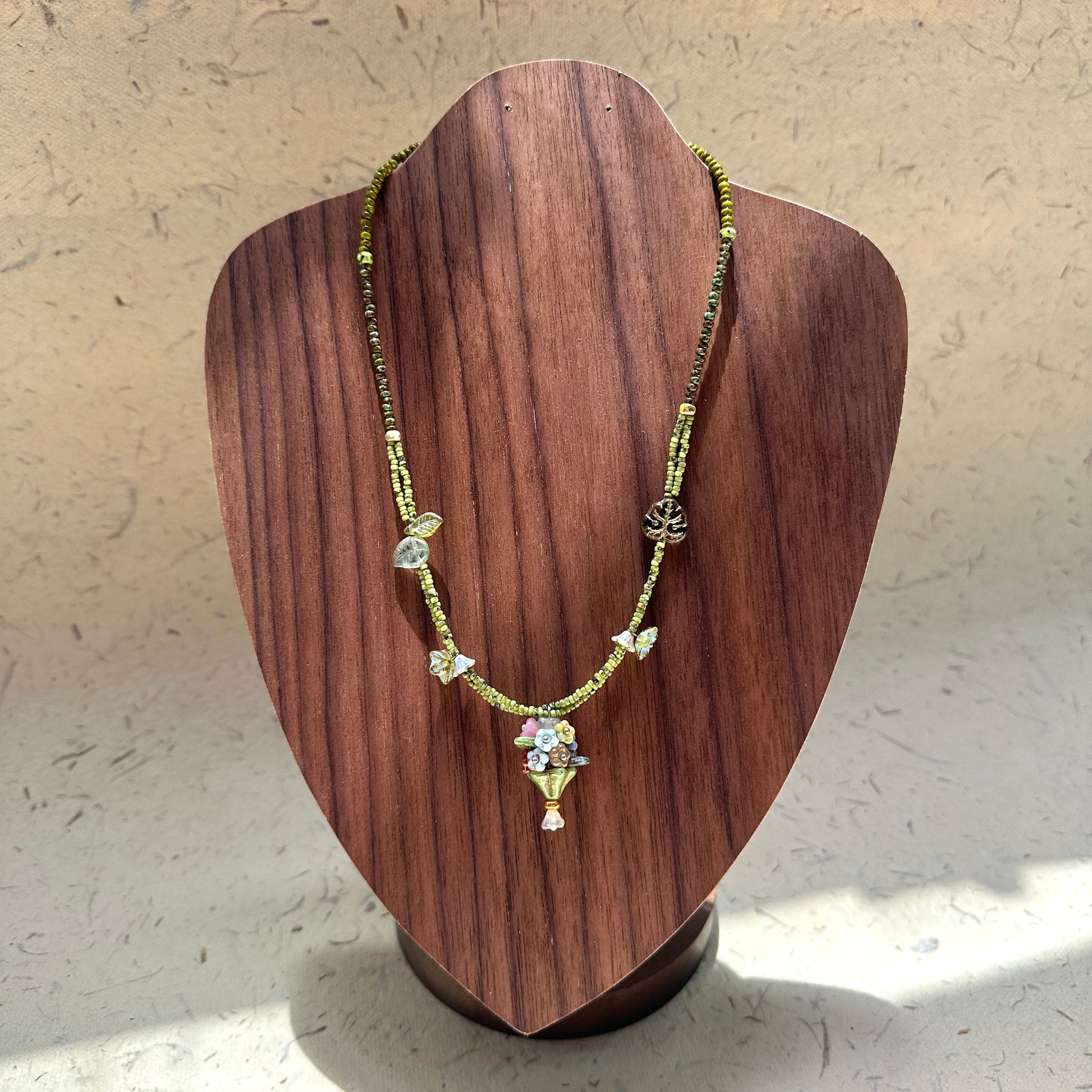 Glazenya gift box with velvet pouch – Meadow Posy Charm Necklace