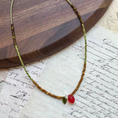 Collar de fresas silvestres 