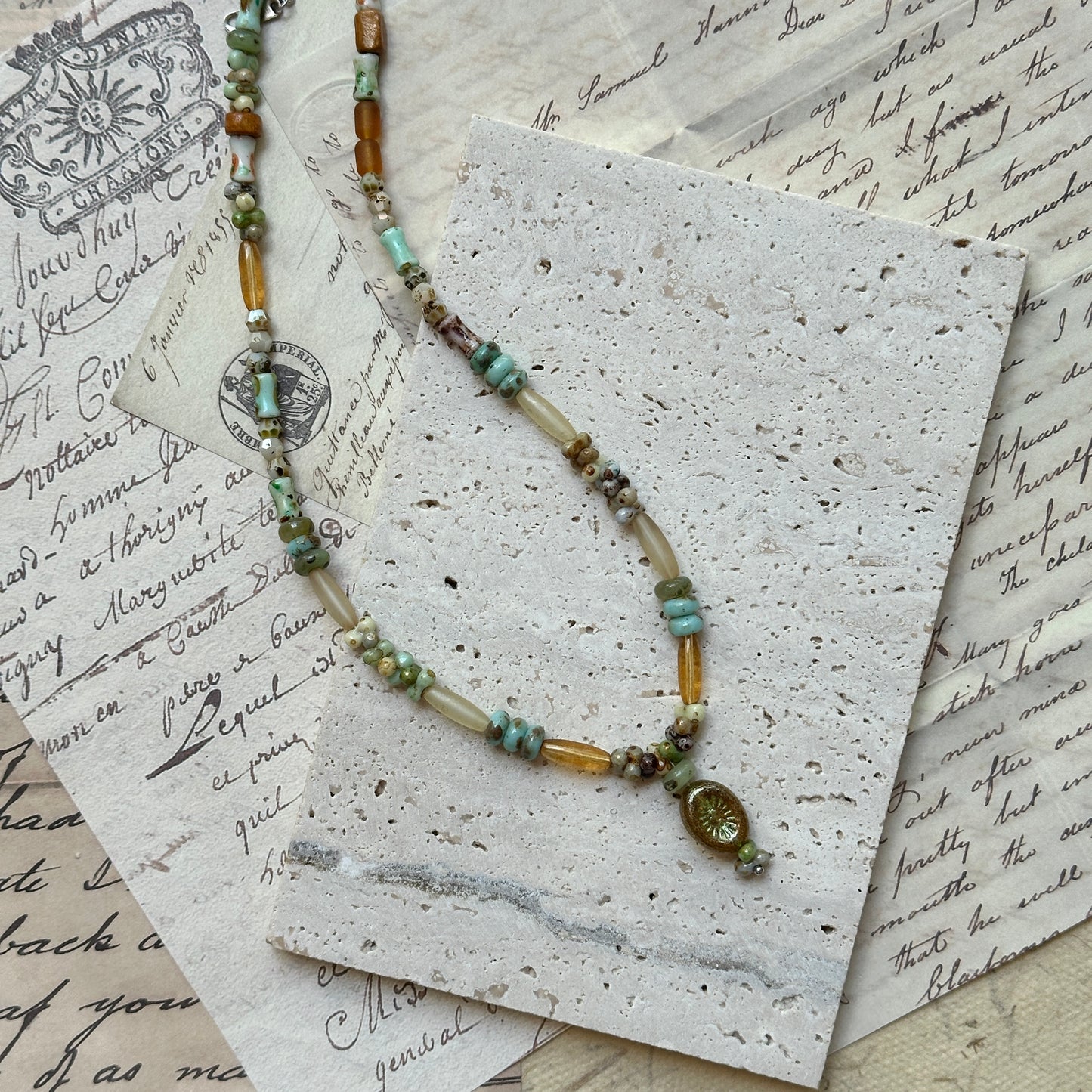 Collar amuleto verde 