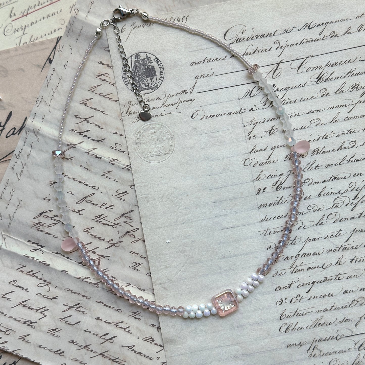 Collar de cristal ruborizado 