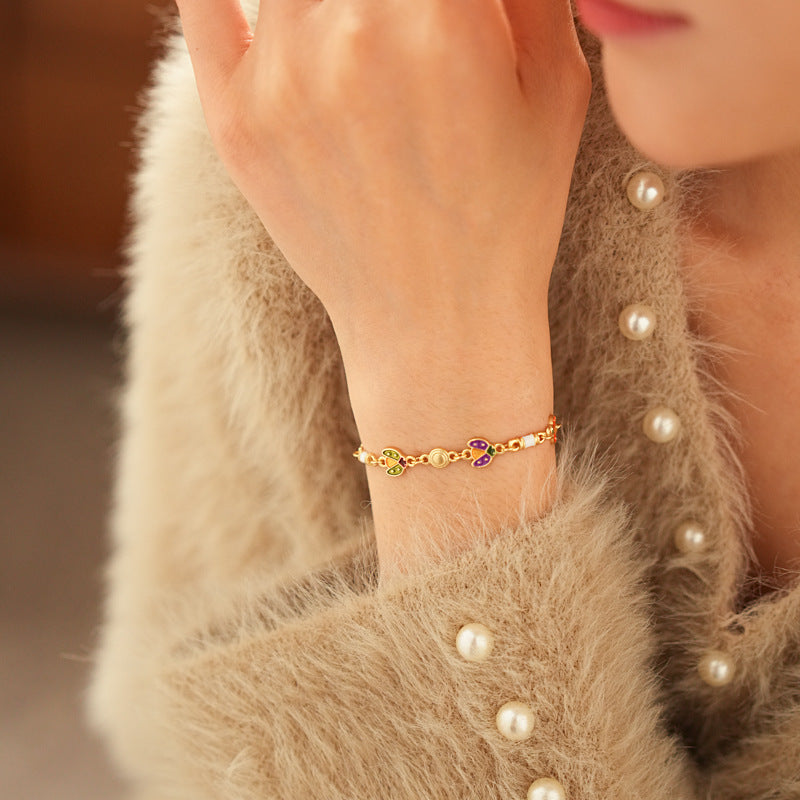 Product size chart for Vintage Enamel Floral Bracelet in golden alloy with enamel flowers