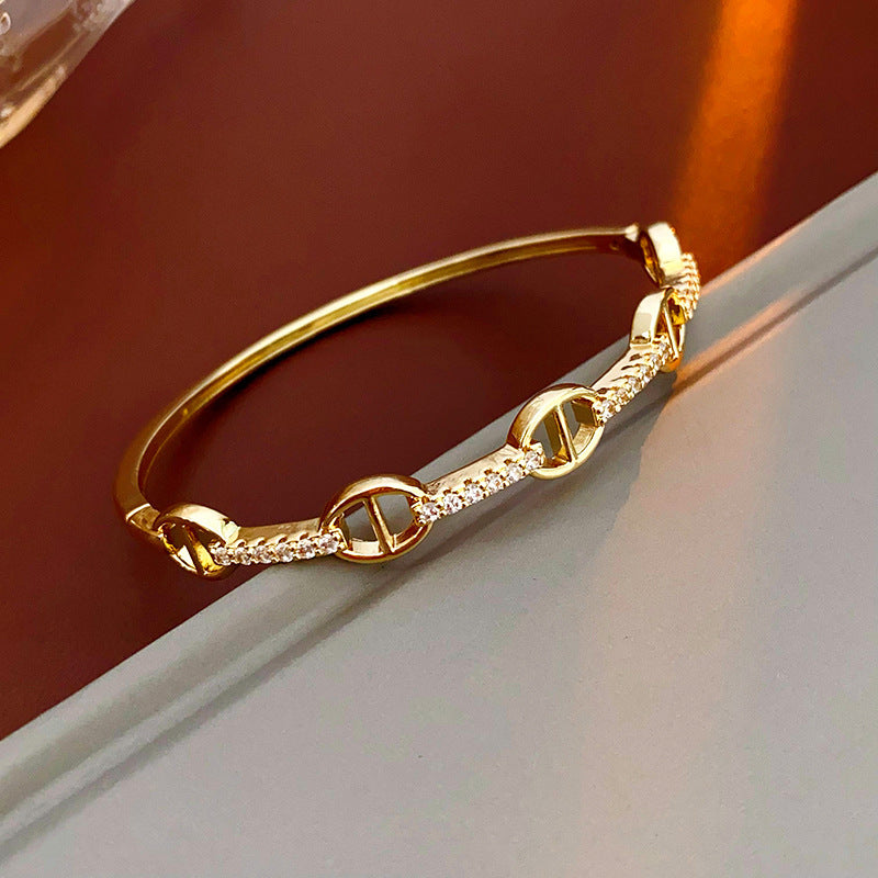 Crystal Bloom Vintage Bracelet Series – Elegant Retro Style