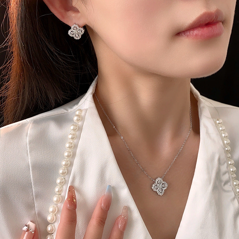 Zircon blossom hollow necklace – elegant silver collarbone chain light luxury women’s jewelry