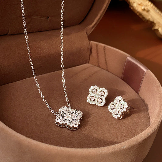 Zircon blossom hollow necklace – elegant silver collarbone chain light luxury women’s jewelry