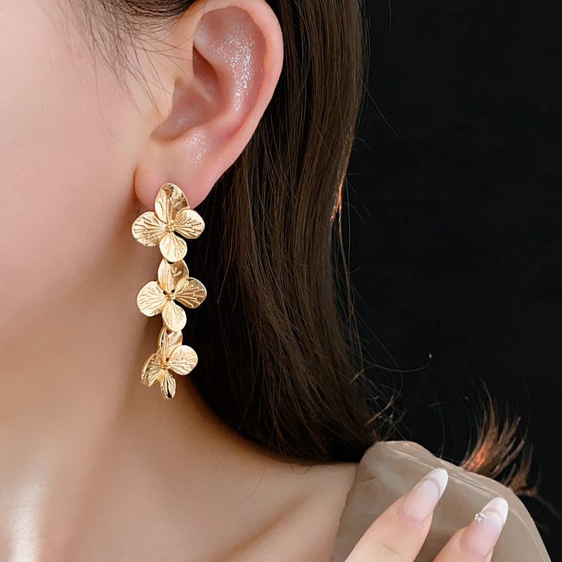 Golden Petal Elegance Set with necklace, bracelet, and earrings featuring golden floral petal details