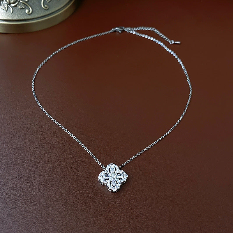 Zircon Blossom Hollow Necklace – Elegant Silver Collarbone Chain