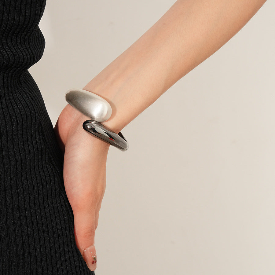 Fluid Fusion Duo Bangle in Gold and Silver – sculptural hinged design, high-gloss finish – Glazenya