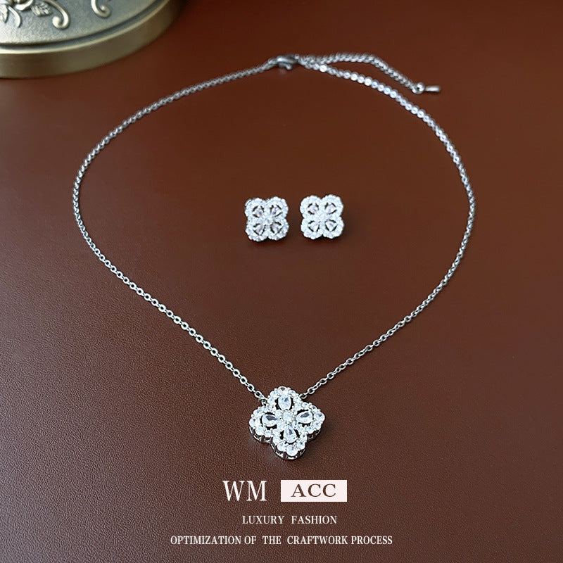 Zircon blossom hollow necklace – elegant silver collarbone chain light luxury women’s jewelry