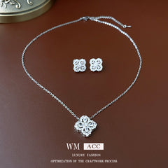 Zircon blossom hollow necklace – elegant silver collarbone chain light luxury women’s jewelry