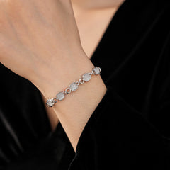 Cat’s Eye Link Bracelet in two color variants (rose gold and silver) displayed on a jewelry box.
