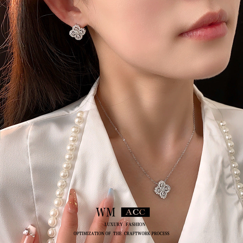 Zircon blossom hollow necklace – elegant silver collarbone chain light luxury women’s jewelry