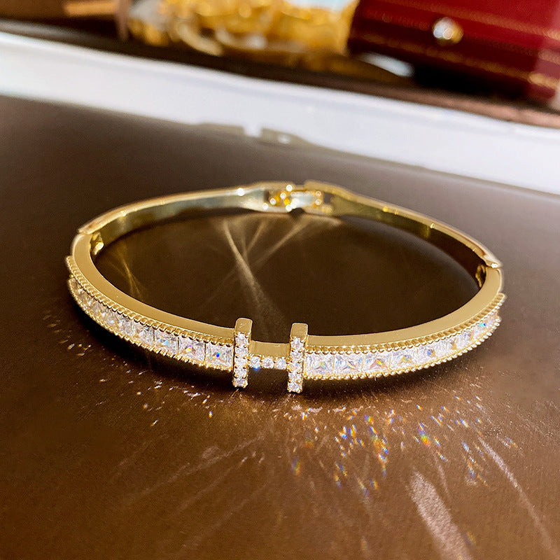 Crystal Bloom Vintage Bracelet Series – Elegant Retro Style