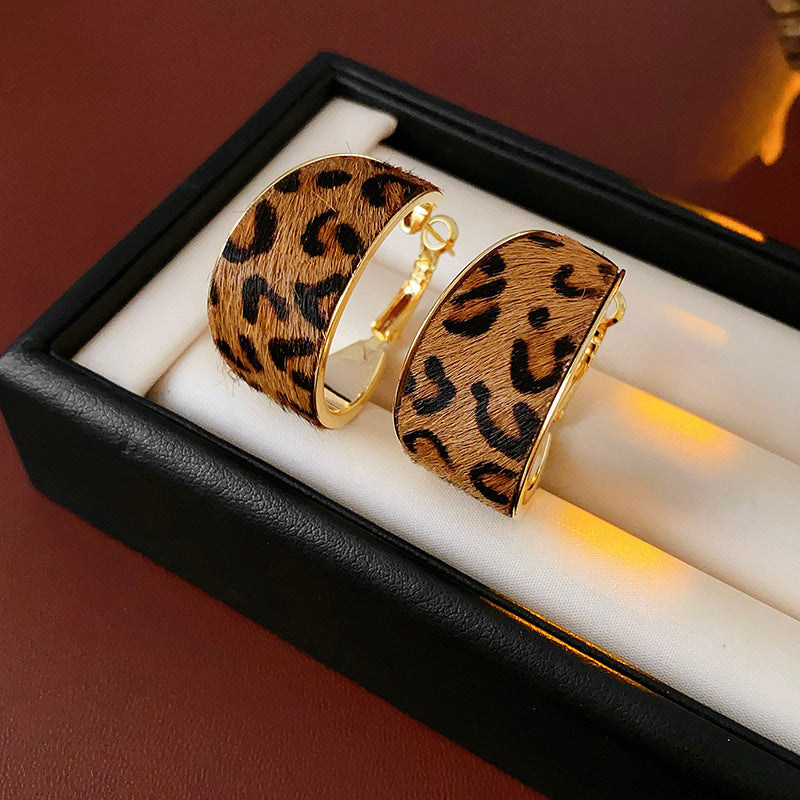Bold Leopard Print Hoop Earrings with gold plating and 925 silver needle – high-end autumn winter statement jewelry
