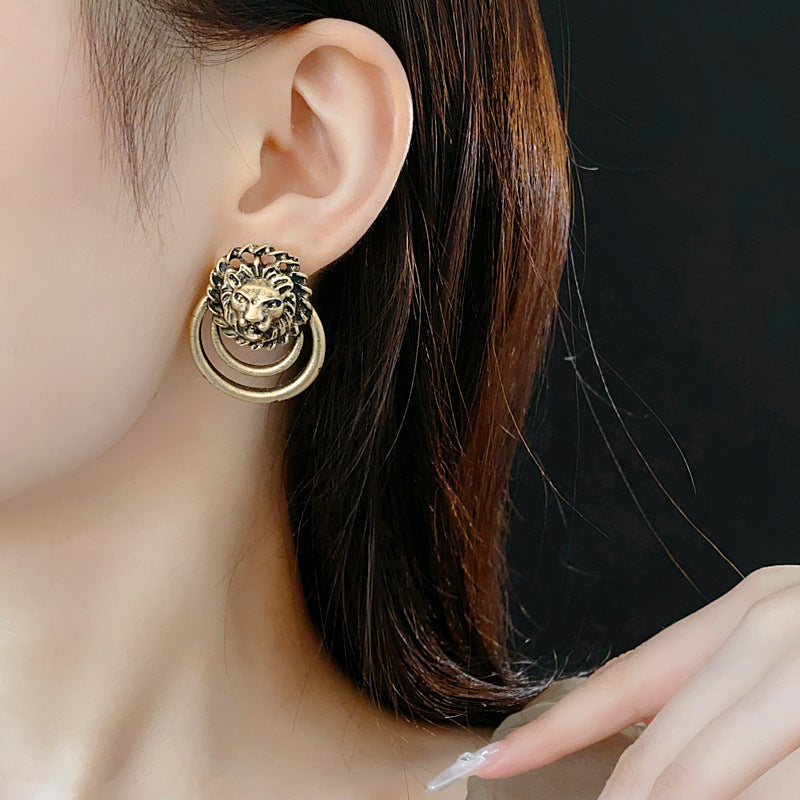 Regal Lion Medallion Set