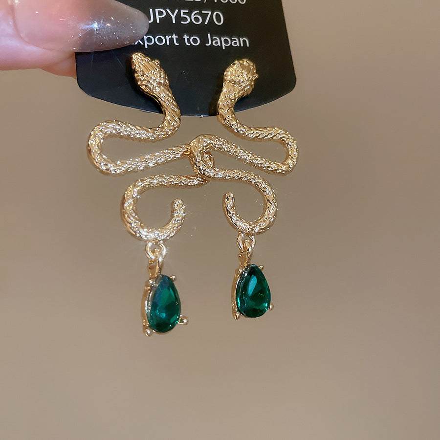 Baroque Luxe Earrings Collection – Exaggerated Vintage Drop & Pearl Styles