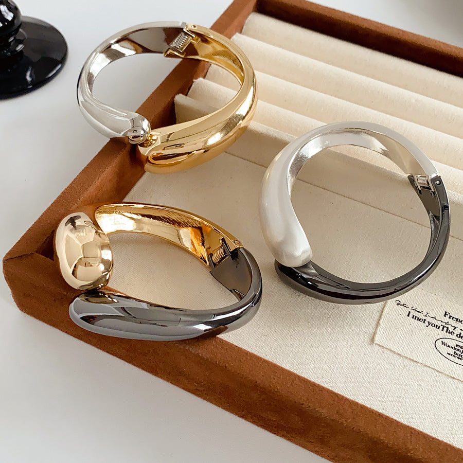 Fluid Fusion Duo Bangle in Gold and Silver – sculptural hinged design, high-gloss finish – Glazenya