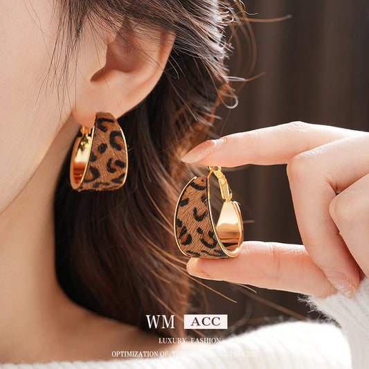 Bold Leopard Print Hoop Earrings with gold plating and 925 silver needle – high-end autumn winter statement jewelry
