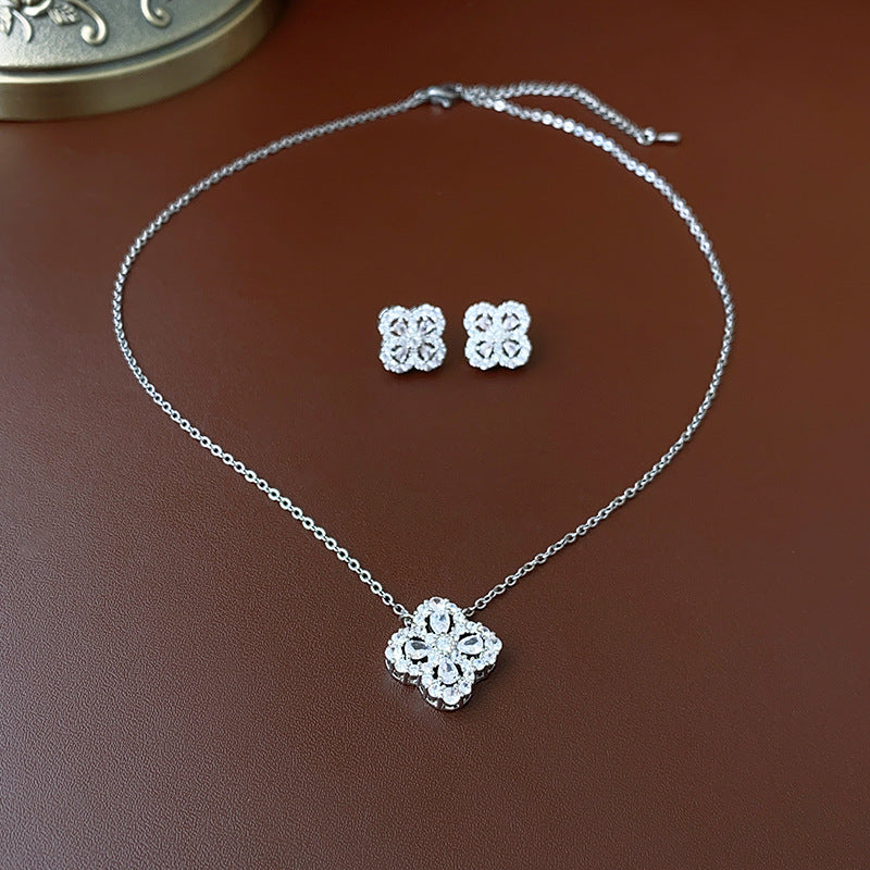 Zircon blossom hollow necklace – elegant silver collarbone chain light luxury women’s jewelry