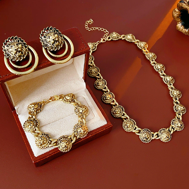 Regal Lion Medallion Set