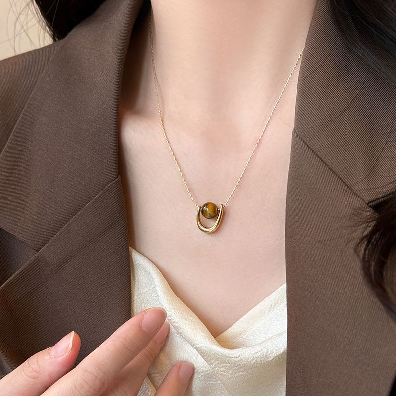 Aurora Gold Collarbone Necklace
